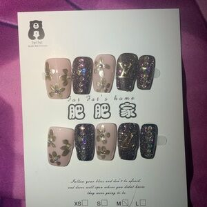 Nail Set with Floral Design